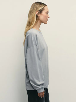 Лонгслив оверсайз с манжетами и принтом на рукаве / Zarina  фото 5