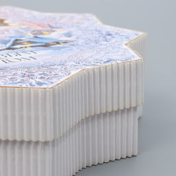 Коробка новогодняя подарочная «Снежинка», 20.5×21.5×5 см