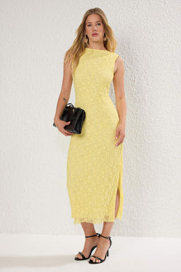 TRENDYOLMILLA Limited Edition Kahverengi Dantel Bodycon S?rt Dekolteli Esnek Orme Elbise TWOSS25EL00485
