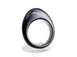 Перстень крупный из кошачьего глаза фиолетовый размер 16