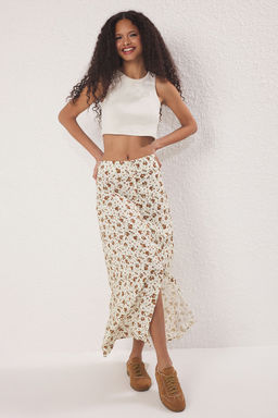 Trendyolmilla Bej Cicek Desenli Onu Dugmeli Uzun Y?rtmacl? Viskon Etek TWOSS25ET00178