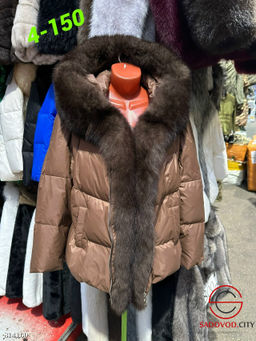 Зимняя женская куртка с капюшоном