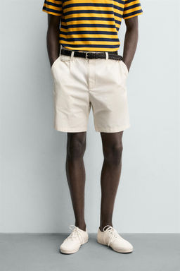 BERMUDA REGULAR FIT PLIEGUES / Blanco roto