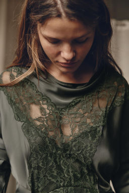 BATWING LACE SATIN DRESS - Zara фото 2