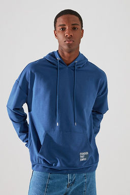 Indigo Kap__onlu Oversize/Geni_ Kesim Uzun Kol Etiket Aplikeli Sweatshirt TMNSS21SW0221 - Trendyolmilla фото 2