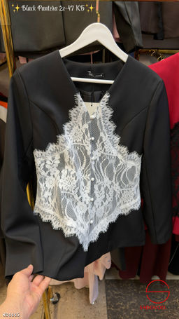 Женский удлиненный пиджак с кружевной отделкой