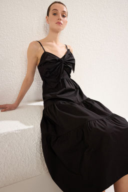 Siyah Etegi Belden Ac?lan Fiyonklu Poplin Midi Dokuma Elbise TWOSS25EL00052 - Trendyolmilla фото 2