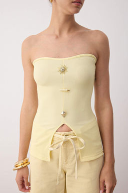 Sar? Ottoman Straplez Dugme Detayl? Vucuda Oturan Esnek Crop Orme Bluz TWOSS25BZ00589 - Trendyolmilla фото 7