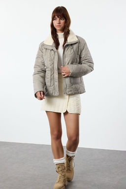 TRENDYOLMILLA Gri Regular Kal?p Dik Yaka Kapitone Mont TWOAW25MO00175  фото 2