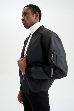 Куртка-бомбер из искусственной кожи свободного кроя с воротником-стойкой и карманами