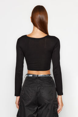 Trendyolmilla Siyah Dugum Detayl? Fitted/Vucuda Oturan V Yaka Crop Esnek Orme Bluz TWOSS21BZ0444  фото 6