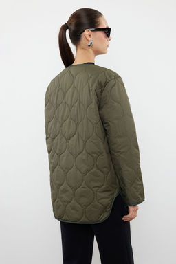 TRENDYOLMILLA Haki Renk Bloklu Su Itici Kapitone Mont TWOAW23MO00134 фото 21