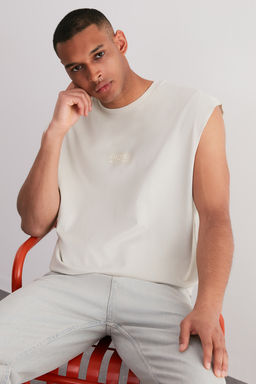 TRENDYOL MAN Siyah Oversize/Genis Kesim Kabar?k Yaz? Bask?l? Etiketli T-Shirt/Atlet TMNSS24AL00005 - Trendyolmilla фото 3