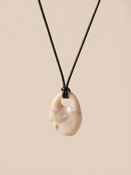 Кулон на шнурке