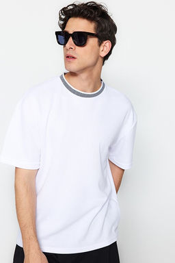Basic Beyaz Relaxed/Rahat Kesim Triko Bant Dokulu Pike T-Shirt TMNSS23TS00079