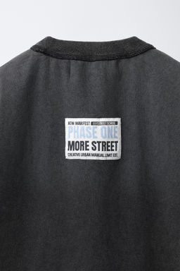 CAMISETA EFECTO LAVADO TEXTO / Gris / Azul