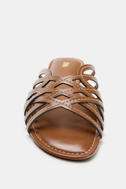 SANDALIA PLANA MULTI TIRAS / Marr?n
