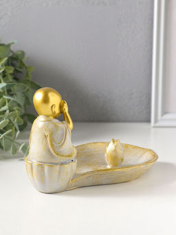 Подставка под благовония полистоун "Маленький послушник и лист" беж с патиной 18х10х10,5 см    10964