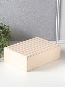 Шкатулка кожзам для украшений "Стёганная. Полоски. Бант" молочный 17х24х7 см