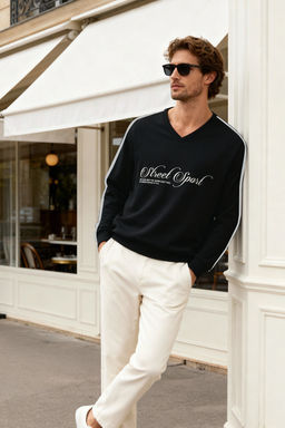 TRENDYOL MAN Siyah More Sustainable Oversize/Genis Kesim V Yaka Yaz? Bask?l? Sweatshirt TMNAW25SW00208 - Trendyolmilla фото 7