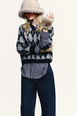 SHORT FAUX FUR MITTENS