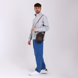 Сумка кросс-боди мужская на молнии, с ручкой, 3 наружных кармана, 17×8.5×20 см, коричневая