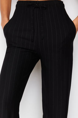 Siyah Kal?n Cizgili Straight/Duz Kesim Esnek Pantolon TWOSS24PL00072