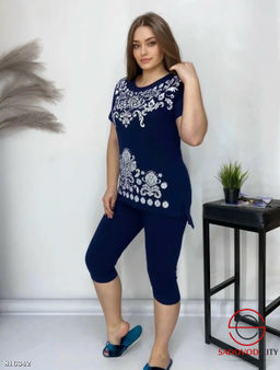 Пижама женская футболка и капри