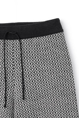 ЕВ 433/ш/черный,слоновая кость брюки жен