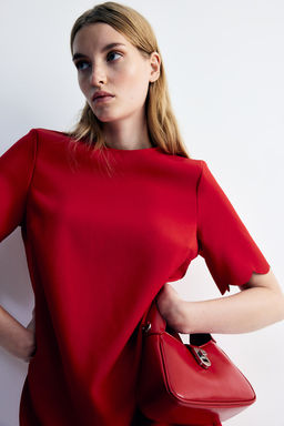 Vestido festoneado