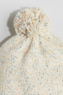 Gorro beanie de punto con orejeras