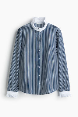 Blusa con cuello de volante