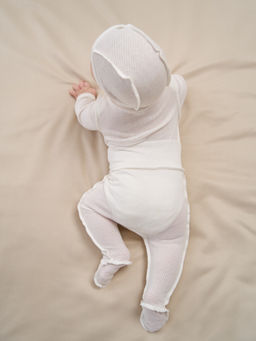 Ползунки с закрытой ножкой "Молоко" из ажурного хлопка 0+