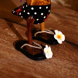 Сувенир «Утка на пляже», 25 см, дерево