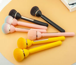 Кисть для макияжа LOTUS MAKEUP BRUSH для нанесения основы ,пудры, румын , хайлайтера, желтая - Aopen фото 3