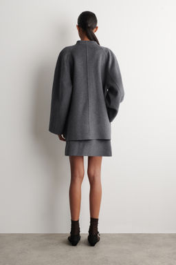 CHAQUETA DE LANA DE DOBLE FAZ REDONDEADA