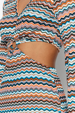 TRENDYOLMILLA Cok Renkli Cut Out Detayl? Bask?l? Esnek Midi Orme Elbise TWOSS23EL01809 фото 4