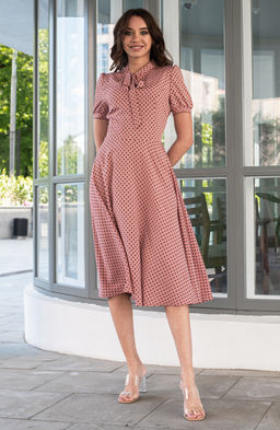 Романтичное платье пудровый/горошек