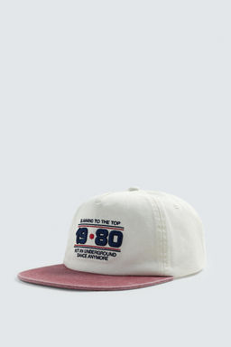 GORRA TEXTO BORDADO / Crudo