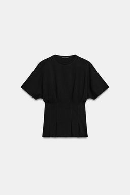 CAMISETA ENTALLADA PINZAS / Negro