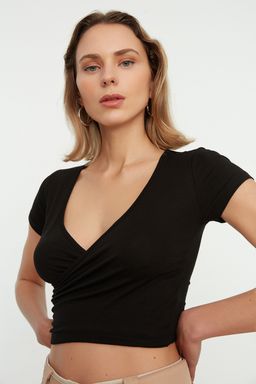 Siyah Fitted/Vucuda Oturan Kruvaze Yaka Crop Viskoz Esnek Orme Bluz TWOSS22BZ0536