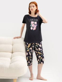 Комплект женский (бриджи, джемпер) в сером оттенке с цветами