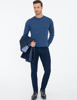 Базовый трикотажный свитер приталенного кроя цвета индиго с круглым вырезом - Cacharel фото 5