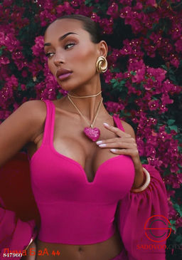 Майка женская однотонная укороченная