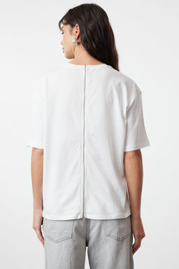 Beyaz %100 Kal?n Pamuklu Fermuar Detayl? Relaxed/Rahat Kal?p Orme T-Shirt TWOSS24TS00272