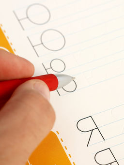 Прописи с углублениями и наклейками «Печатные буквы», 40 стр.