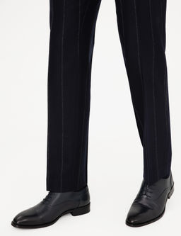 Классические туфли темно-синего цвета