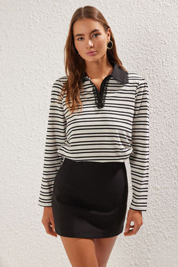 TRENDYOLMILLA Bordo Cizgili Dantel Detayl? Polo Yaka Relaxed/Rahat Kal?p Orme T-Shirt TWOSS25TS00104