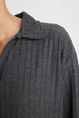 Женская антрацитовая повседневная футболка с воротником поло в рубчик и длинными рукавами - Defacto фото 5