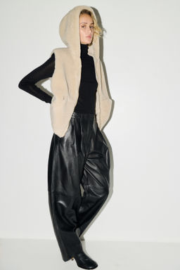 Chaleco en peluche con capucha - H&m фото 2